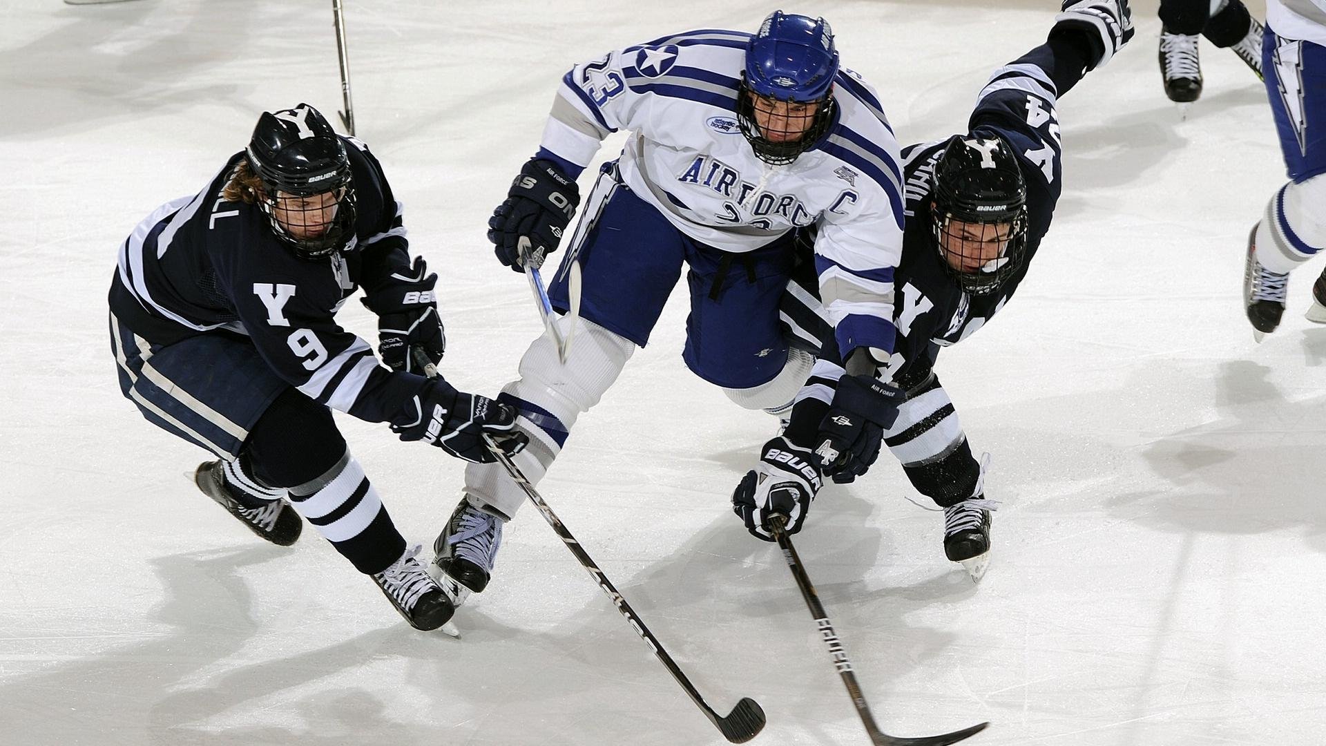 《电竞周边市场：收藏品、服饰与生活用品的潮流风向》，电竞周边馆